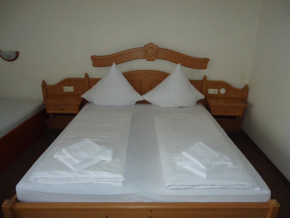 Hotel Groebern Am See Grobern Стая снимка